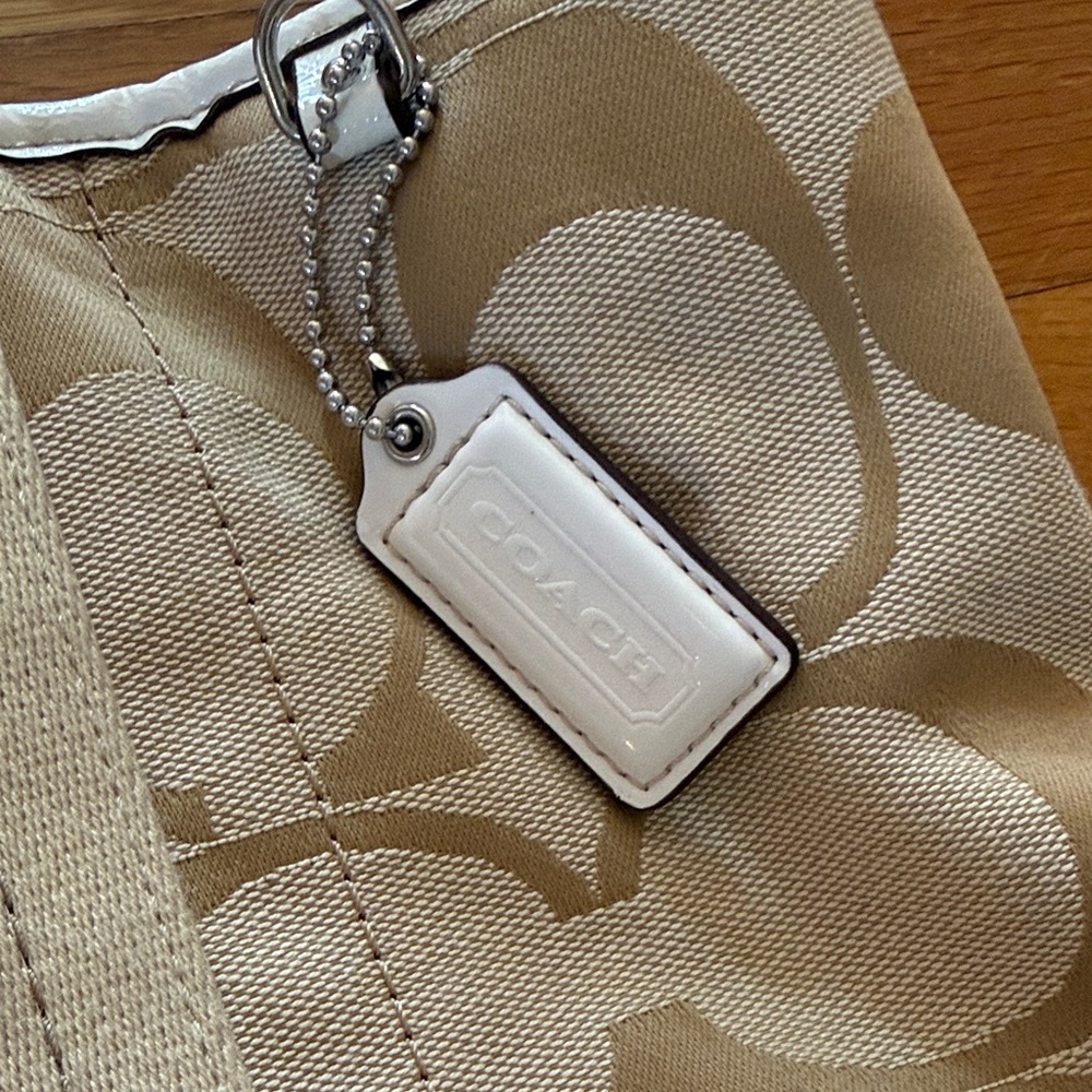 Coach Beige Tote Bag - Picture 2 of 16